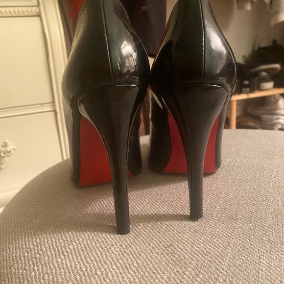 Christian Louboutin red bottoms - Picture 4 of 5